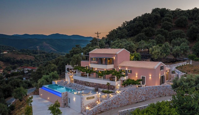 Alexandra's Mansion: Exclusive Estate Infinity Pool & Breathtaking Views, Chania in Chania