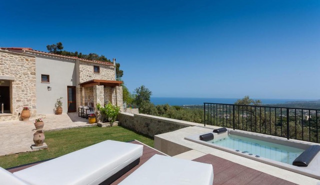 Ali Vafi's Villa - Heated Jacuzzi & Indoor Pool