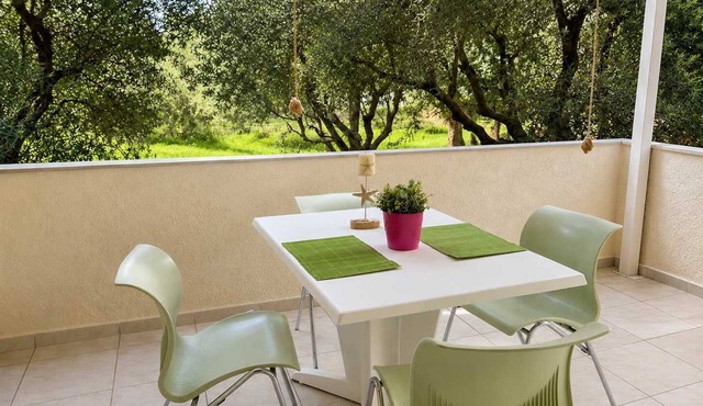 ALIO Seaside Maisonette, Steps from Diakopto Beach