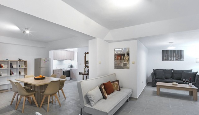 Alkimaxou21 · 2BR next to the National Gallery & in Athens