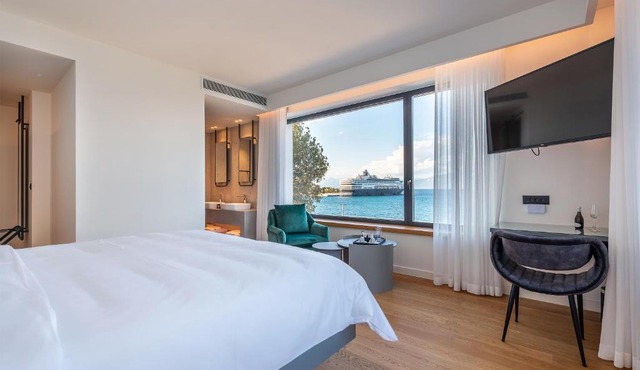 Amario Suites Hotel in Aigialeia