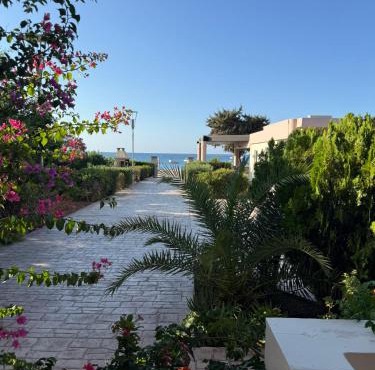 Amaryllis Beach House in Lartos