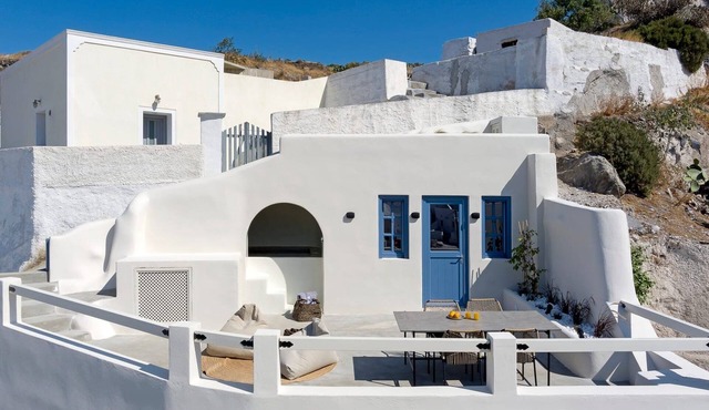 Amazing Santorini Suite | Hecate Suite | Private Hot Tub | Spacious Furnished. in Santorini