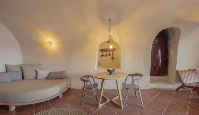 Ameli Oia Cave House in Thira