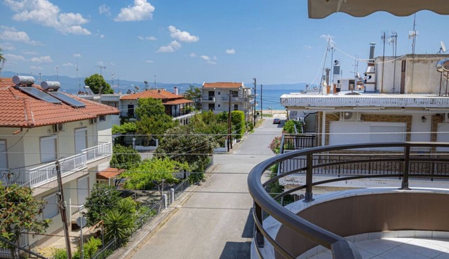 Anastasia Sea View Apartment by RentalsPro