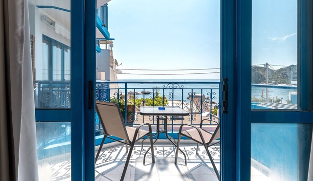 Anastasia Studios Apartment with Mountain View, Wi-Fi, and Air Conditioning