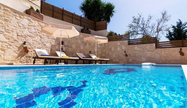 Anemeli apartment, Private & Kids pool, Local tavern in Rethymno