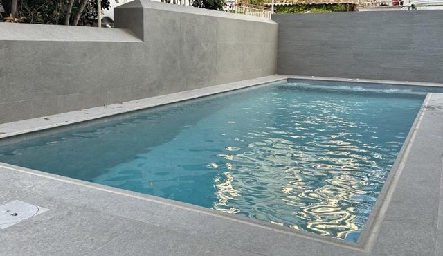 Angelica Oasis Alimos 2BR Luxury Pool & Parking in Athens