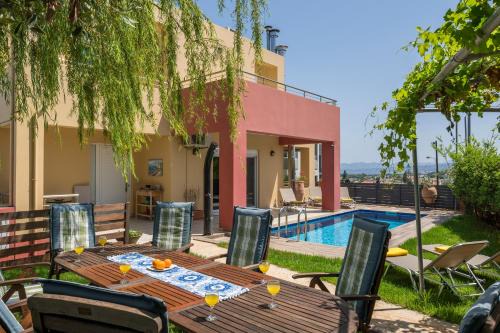 AnnaBoutique Villa Beach, Heated Private Pool & BBQ