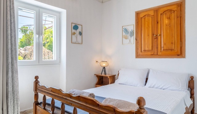Apartment 'Ambelaki' with Sea View, Private Garden and Wi-Fi