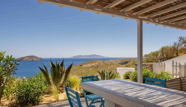 Apartment 'Blue House Agios Sostis' with Sea View, Private Terrace and Air Conditioning in Serifos