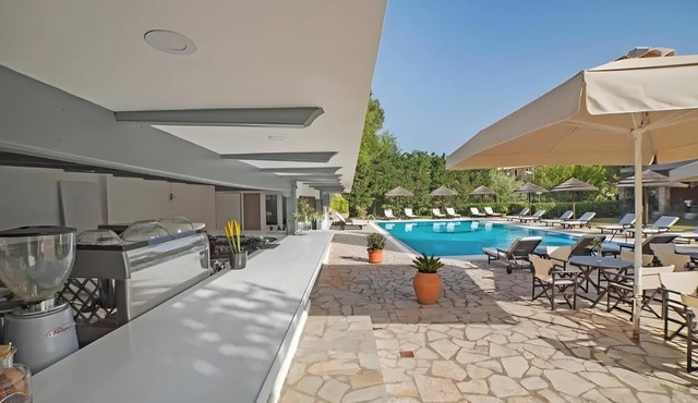 Apartment 'Corfu Club Executive Suite' with Shared Pool, Wi-Fi and Air Conditioning