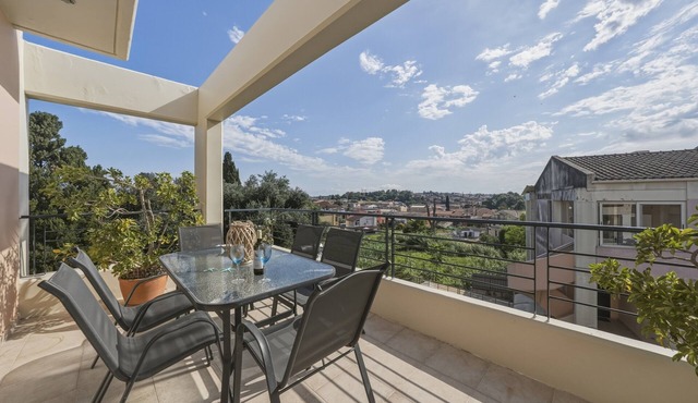 Apartment 'Fox's Sunshine' with Balcony, Wi-Fi and Air Conditioning