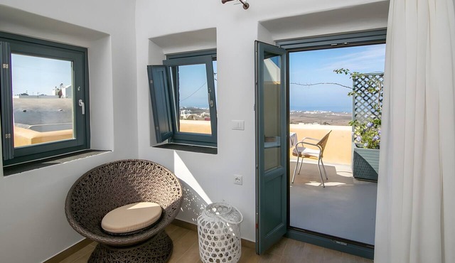 Apartment in A Hotel 'Honeymoon in Finikia - Oi' with Wi-Fi and Air Conditioning in Finikia