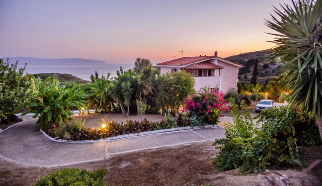 Apartment 'Maistrali Second Floor 1' with Sea View, Wi-Fi and Air Conditioning