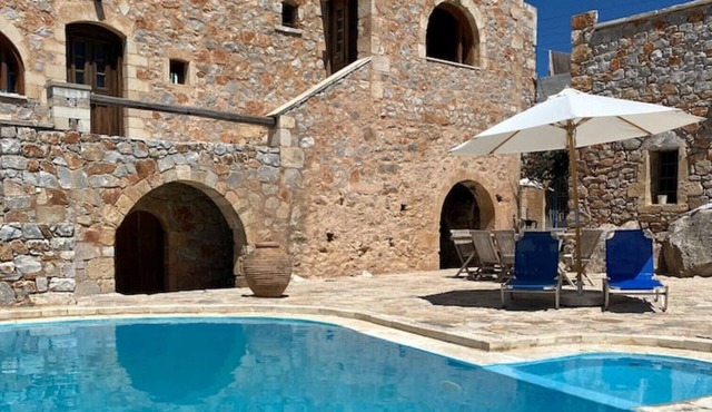 Apartment "Pali" in a traditional crete stone building
