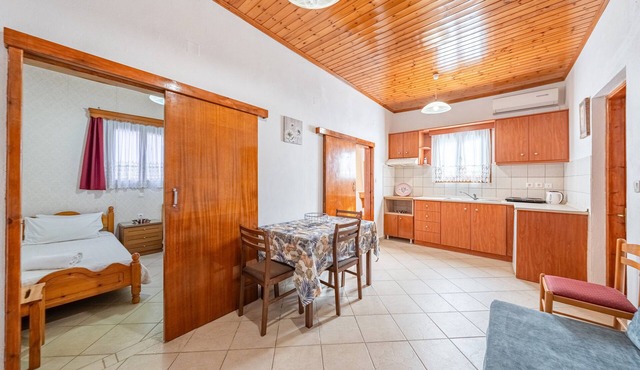 Apartment 'Quadruple Standard Aparment 1' with Shared Terrace, Wi-Fi and Air Conditioning in Kavos
