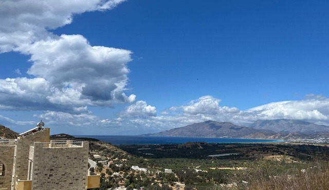 Apartment 'Spitiko 1' with Sea View, Shared Terrace and Wi-Fi in Faistos