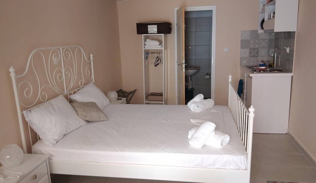 Aphrodites Apartments in Syros