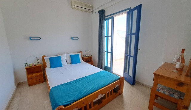 Apollonia apartments- Cozy apartment next to the beach with sea view in Agia Pelagia