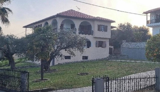 Apt - Sleeps 4 - Pets Ok - Parking - Balcony in Chalkidiki