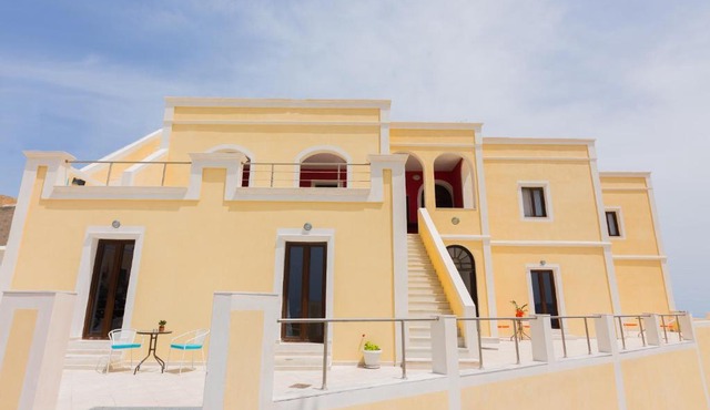 Aquarius in Fira