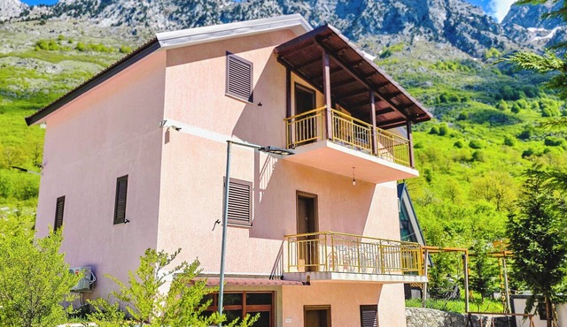 Arditi’s Villa – Mountain View in Bogë in Bogë
