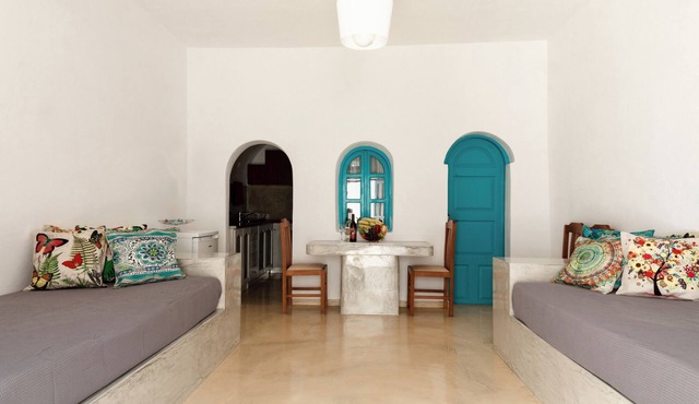 ARGYRO'S ESTIA: TRADITIONAL STONE HOUSE