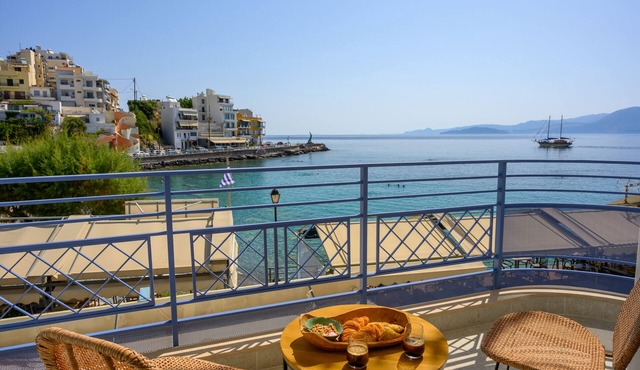 Asteria Seafront Luxury Apartment in Agios Nikolaos