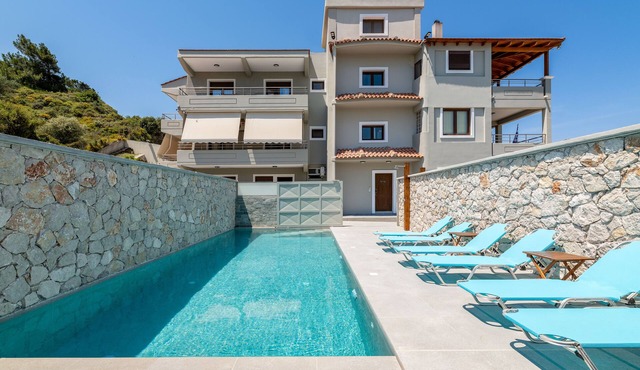 Athena PoolFront Suite