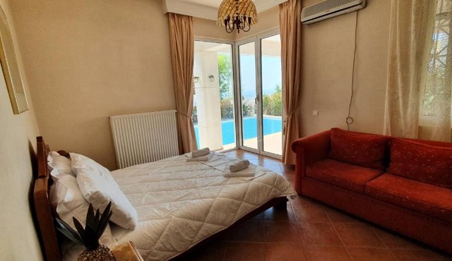 Athenian Luxury Villa in Glyfada