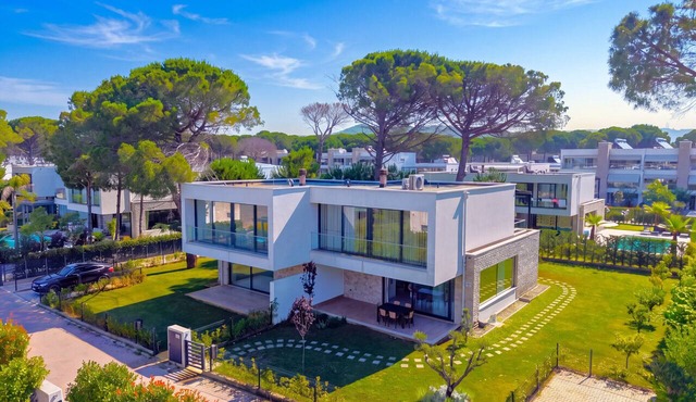 Azure Garden Villa SanPietro in Gjiri Lalzit
