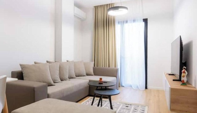 Barrikada-E – Central Apartments with French Balcony in Tirana in Tiranë