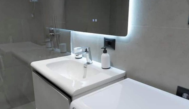 Barrikada-E | Central Stay with Balcony Views, Steps from Skanderbeg Square in Tiranë