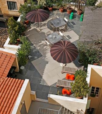 Bauhaus building with green roof top terrace - EP16 in Athens