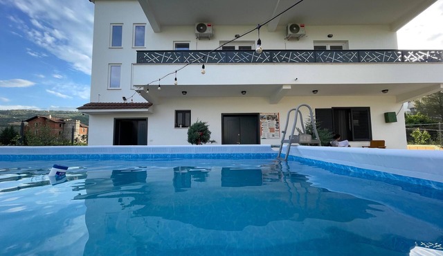 Baza Hostel Lodge: Part of Visit Albania Tour Operator, Swimming Pool in Berat
