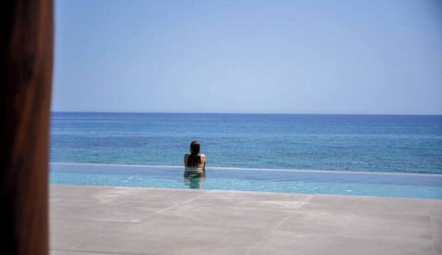 Beach House Arvi, East