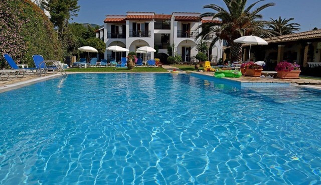 Beachfront Apartments, part of hotel complex with Pool and BB, 450m from resort