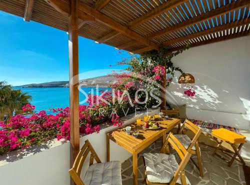 Beachfront Cycladic House in Chora Folegandros