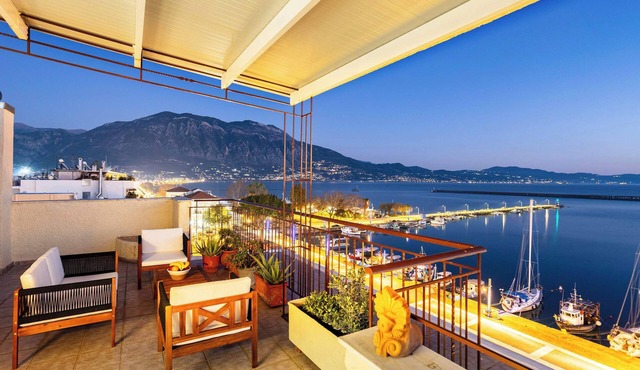 Beachfront Sunny Penthouse - Kalamata SeaBliss
