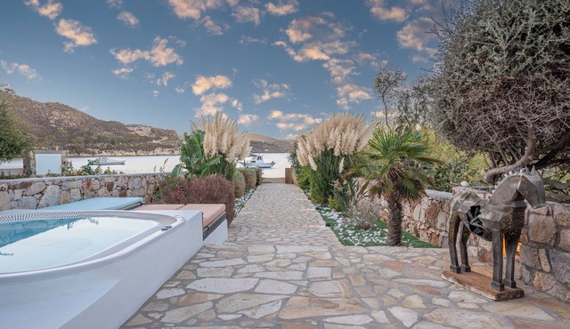Beachfront Villa with private mini pool/jacuzzi in Patmos