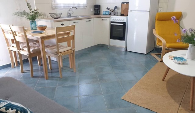 Beachside Retreat - Sleeps 4, Terrace & Views