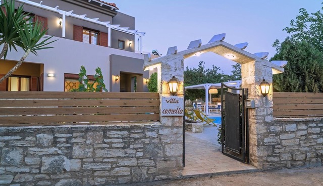 Beautiful 4-bedroom resort with private swimming pool in charming Réthymno Crete