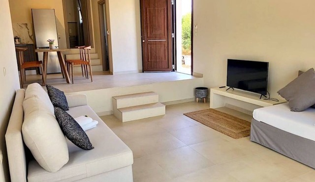 Beautiful holiday studio right on the beach in Kouremenos