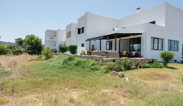 Bed and Breakfast 'Ilios and Irene 2' with Shared Terrace, Wi-Fi and Air Conditioning