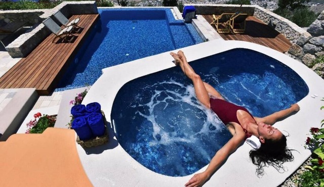 BH868 - B - Villa Santorini