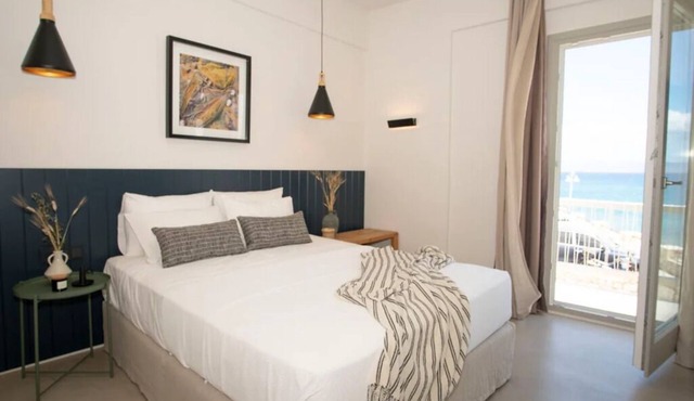 BH967 - C- Suite Paros