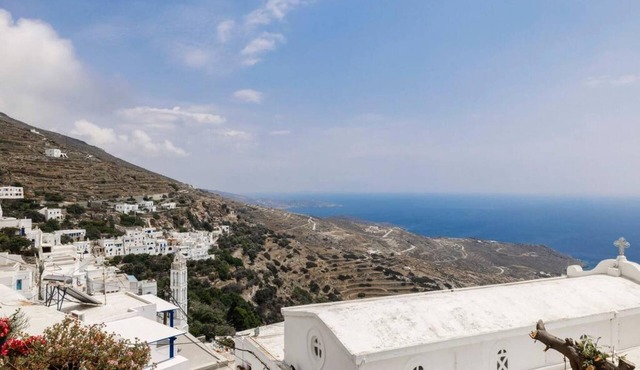 Bisous, Tinos Kardiani in Kardiani