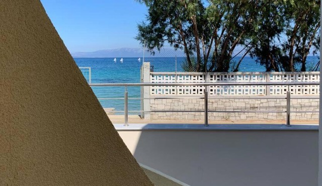 Blue Flag Award Winning Ormos Lo Beach: Home 1 in Vrontados