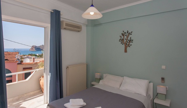 Blue Lagoon - Spacious & Serene apt with Sea View in Agia Marina